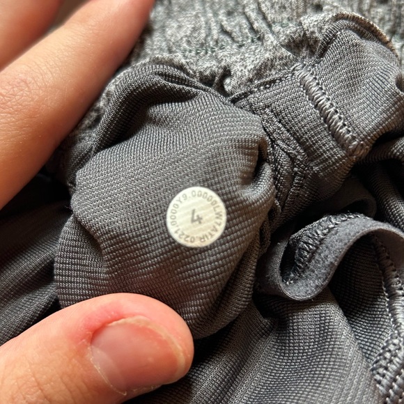 lululemon shorts heather grey size 4 - Picture 3 of 4